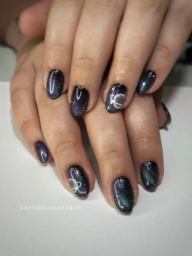 Uñas cortas azul noche con brillo en Arte en Uñas Raquel