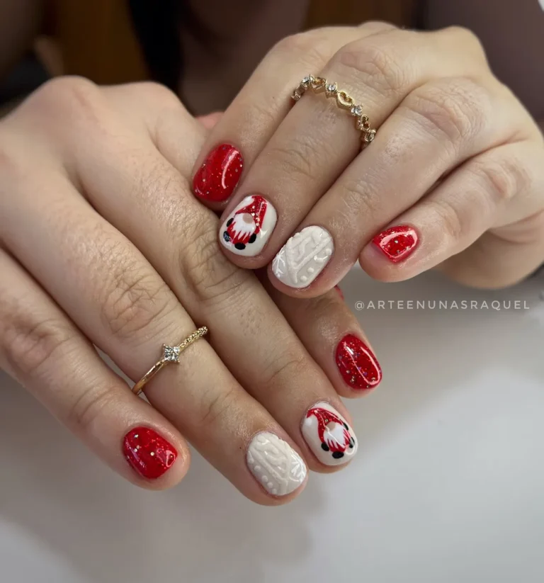Uñas rojas y blancas con diseño navideño en Arte en Uñas Raquel