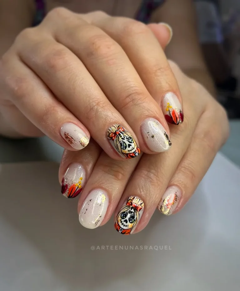 Uñas con calaveras pintadas a mano en Arte en Uñas Raquel