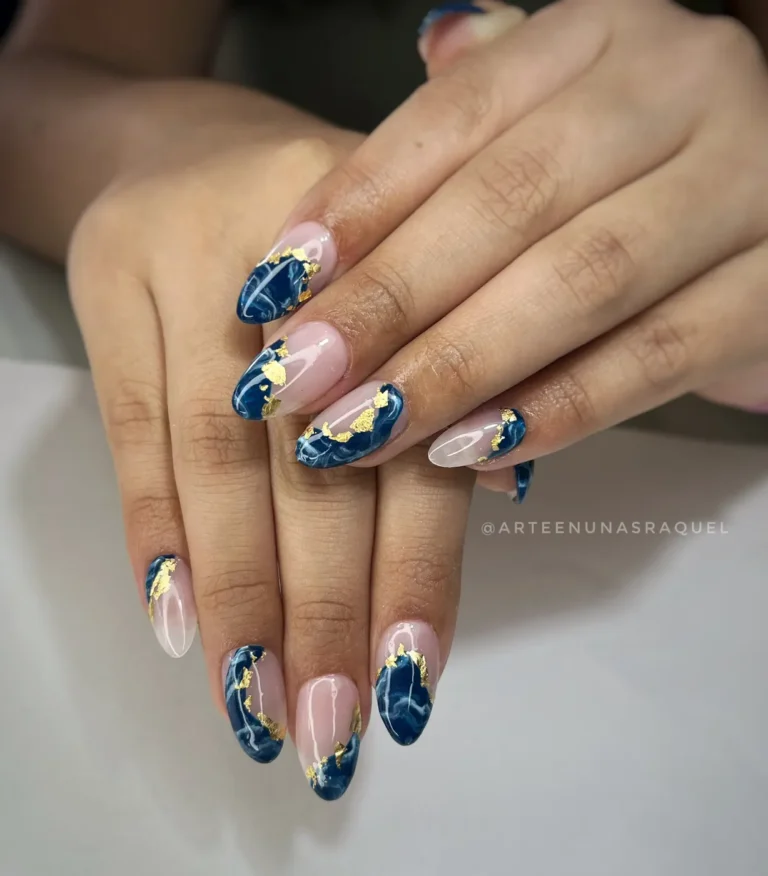 Uñas azul y dorado en Arte en Uñas Raquel