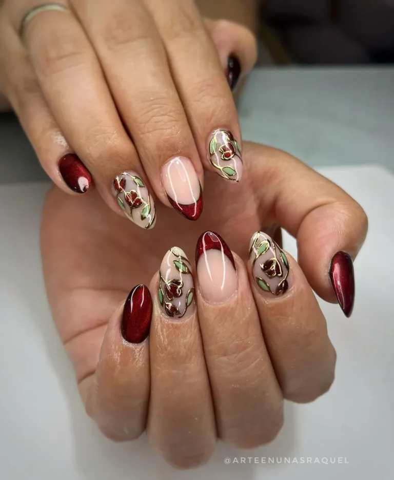 Uñas largas almendradas con rosas pintadas en Arte en Uñas Raquel